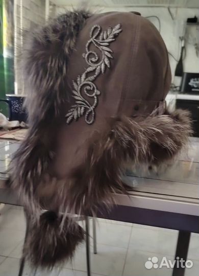 Мутоновая шуба, меховая шапка, сапоги зимние