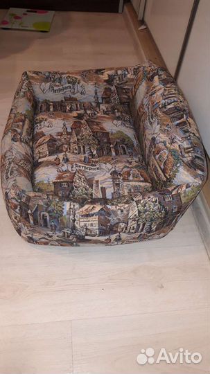 Лежанка, диван, поилка, переноска