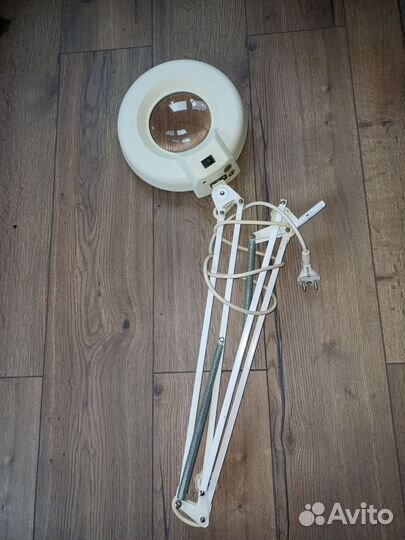 Лампа лупа настольная