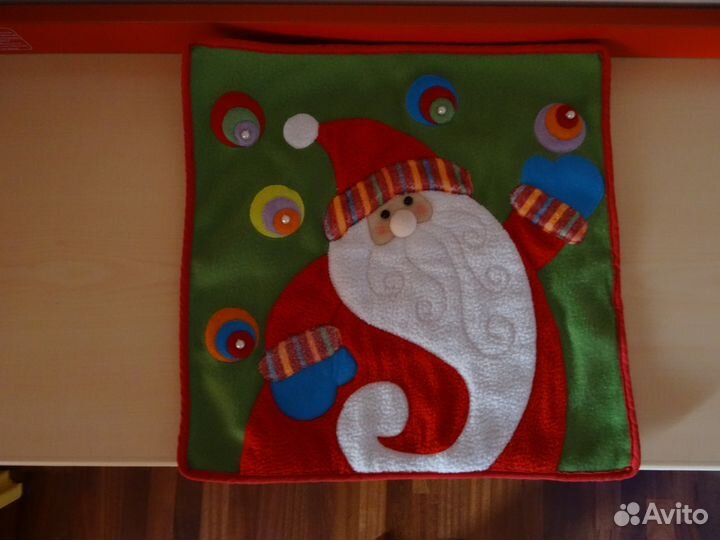 Игрушки на елку, коробки для подарков, подушка