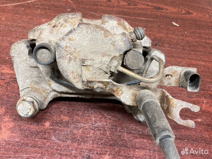 Передний левый суппорт ауди а6 с5