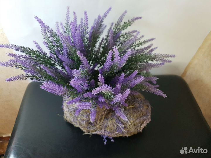 Кашпо с лавандой