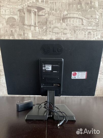 Монитор LG flatron E2042C–BNA