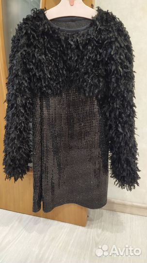 Платье с накидкой из перьев 134р-р