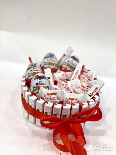 Подарок из киндеров