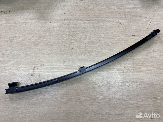 Направляющая стекла задняя правая Toyota Camry 75