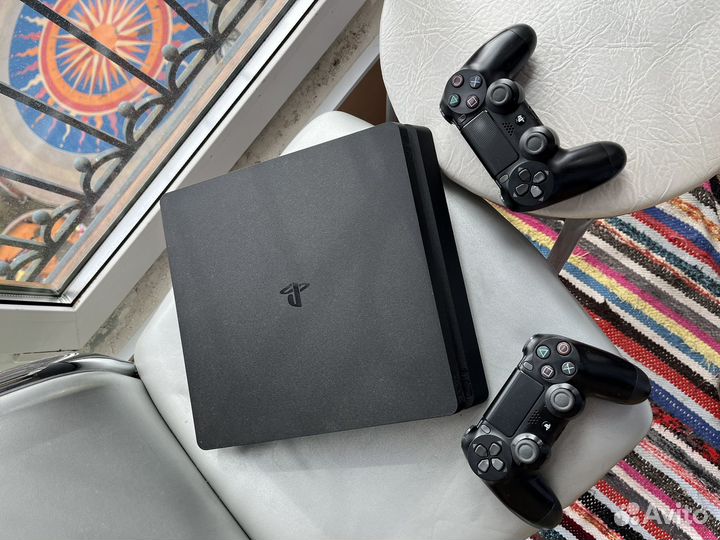 Sony PS4 Slim 1tb 2208B + 2 геймпада