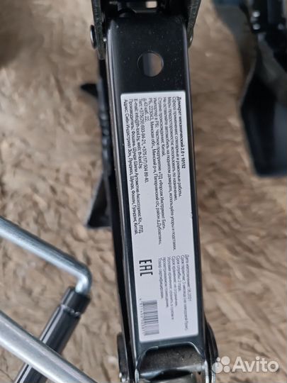 Домкрат механический винтовой 2т