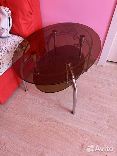 Журнальный стеклянный стол