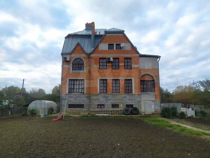 Дом 298 м² на участке 15 сот.