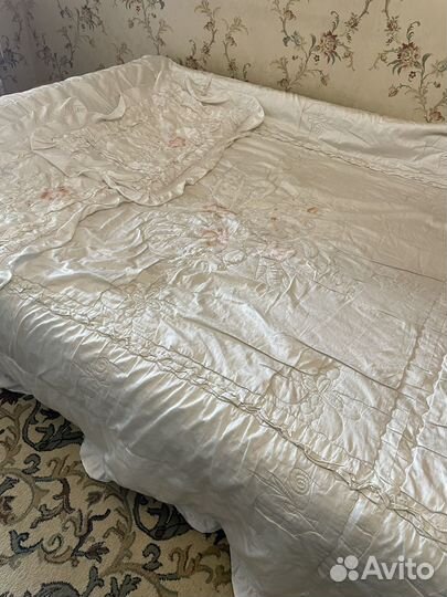 Покрывало на кровать бу двухспальное с наволочками
