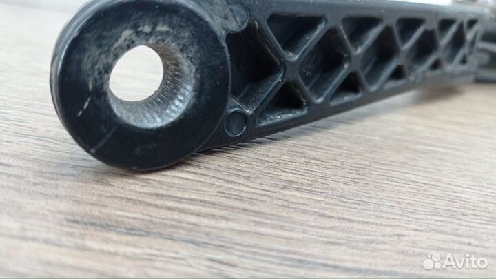 Поводок стеклоочистителя передний правый Peugeot