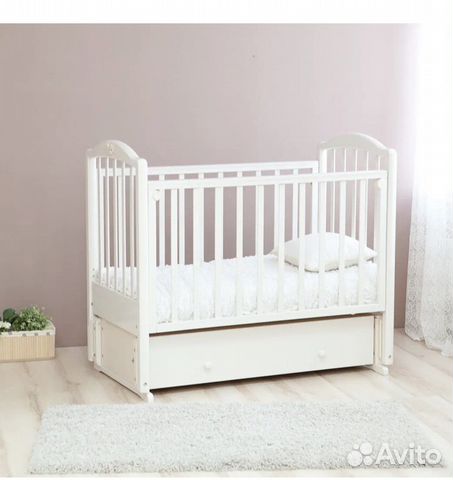 Детская кроватка с маятником и ящиком