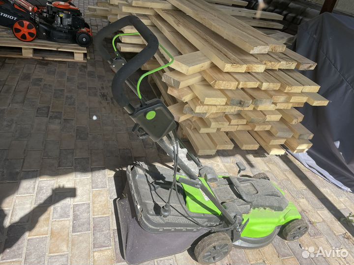 Газонокосилка электрическая