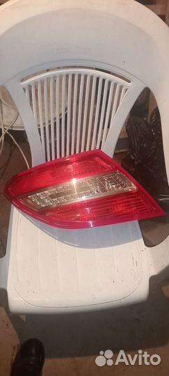 Задний левый фонарь