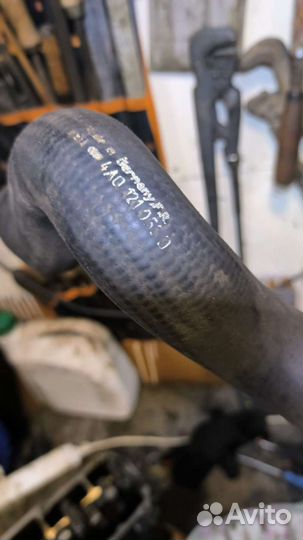 Патрубок радиатора Audi 100c4 4A0121055D