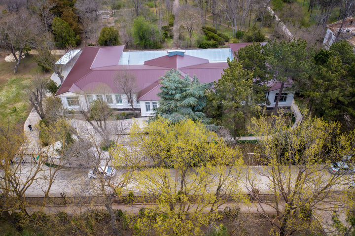 Гостиница, 1121 м²