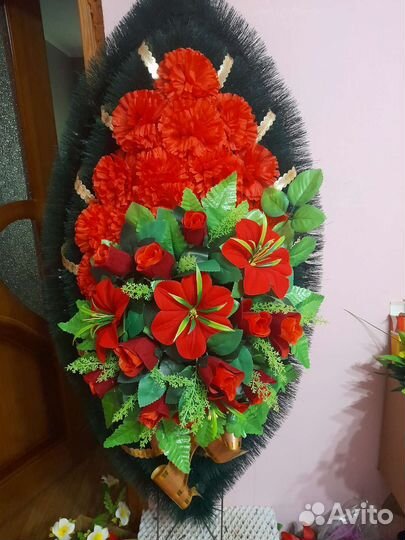 Ритуальные венки корзины и клумбы