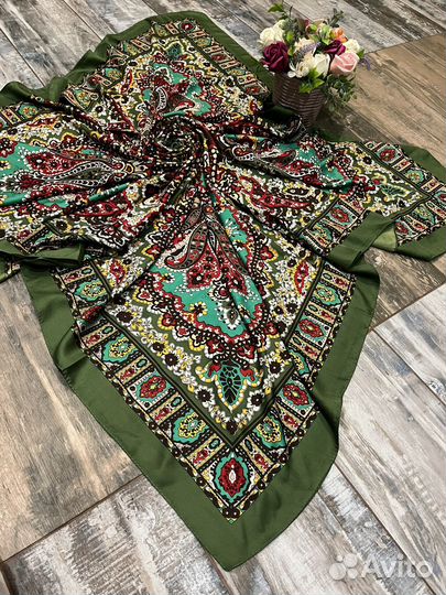 Большой шелковый платок Etro зеленый с узорами