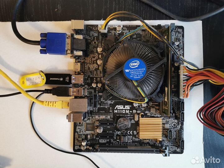 Материнская плата с процессором и памятью