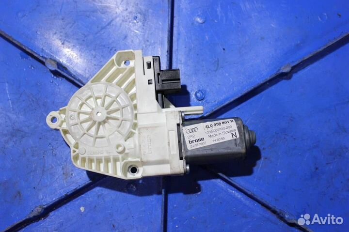 Моторчик стеклоподъемника передний левый Audi Q7