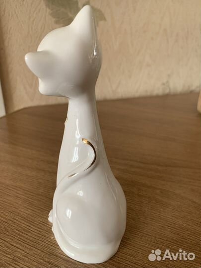 Статуэтка кошка