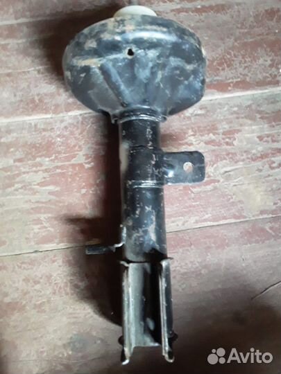 Стойка амортизатора на Лиганзу