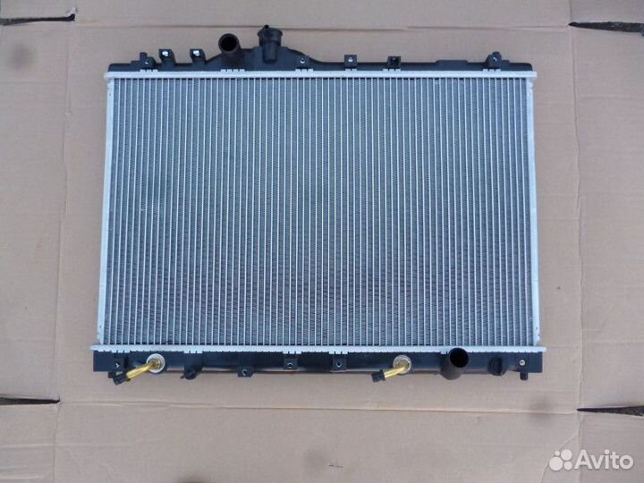 Радиатор охлаждения двигателя Honda Saber UA1-UA2