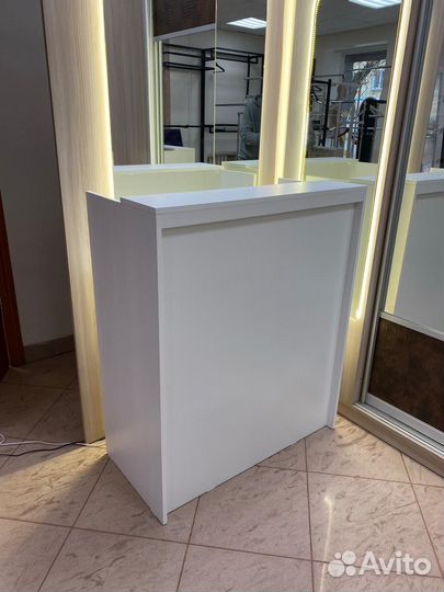 Стойка ресепшн белый