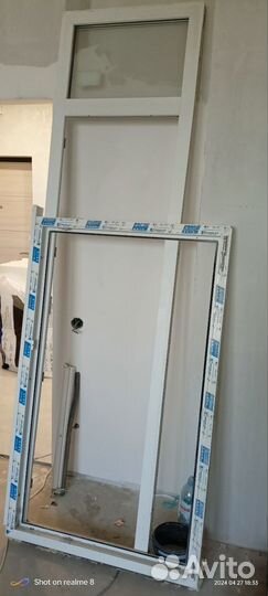 Продам металопластиковую дверь с окном