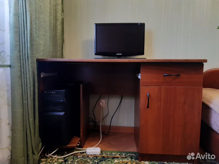 Письменный стол
