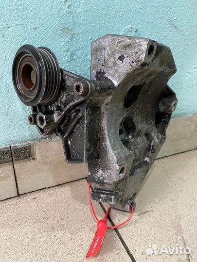 Кронштейн кондиционера audi А6 С5