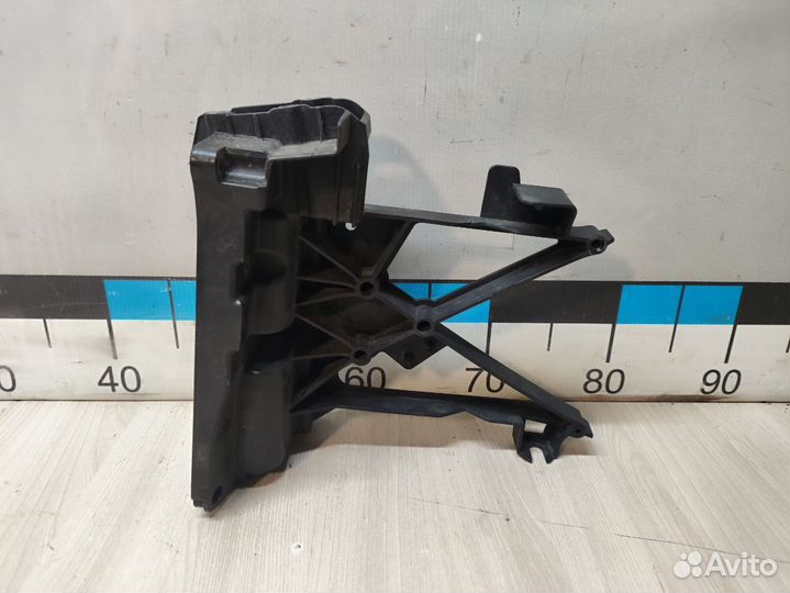 Б/У Кронштейн замка капота правый Mercedes #002