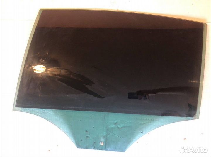 Стекло двери задней левой седан Volkswagen Passat