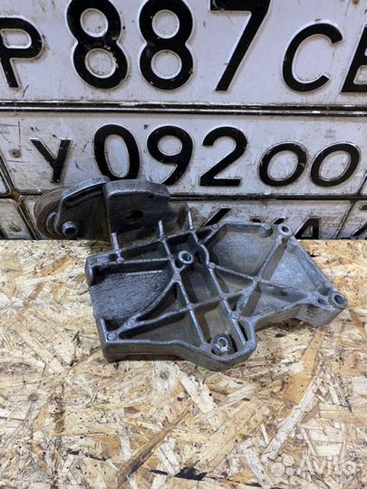 Кронштейн компрессора кондиционера Audi A4 B5 ADR