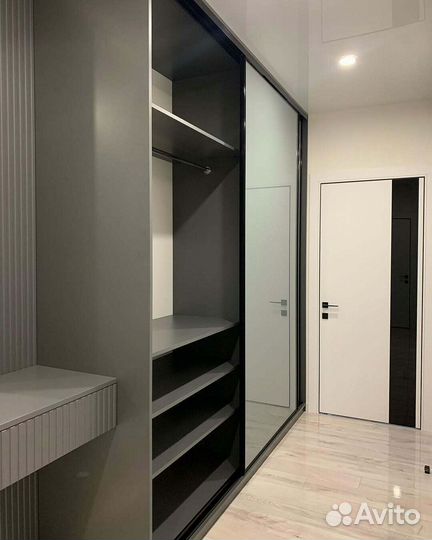 Шкаф купе с зеркалом