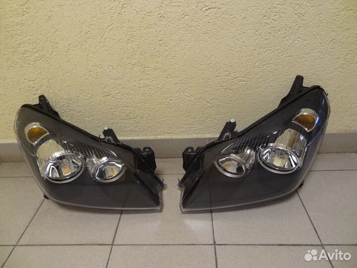 Фара передняя левая правая Opel Astra-H