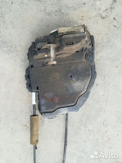 Замок двери задней правой Toyota Corolla E150