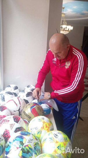 Футбольный мяч с росписями