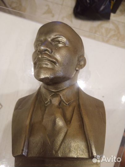 Бюст Ленина