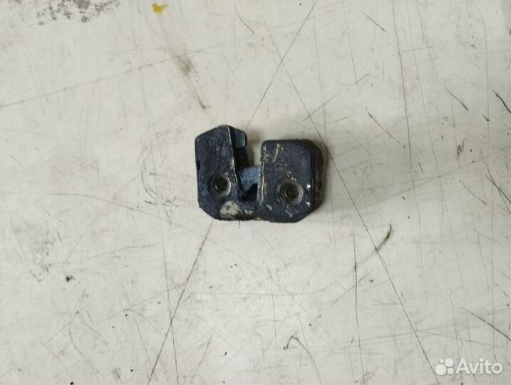 Замок двери передний правый vоlvo 760 вольво 760