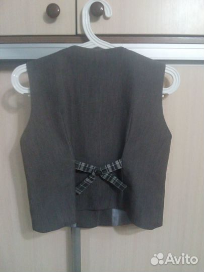 Школьный костюм серый для девочки
