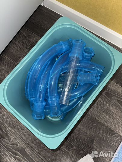 Гибкий автотрек гонки в трубе