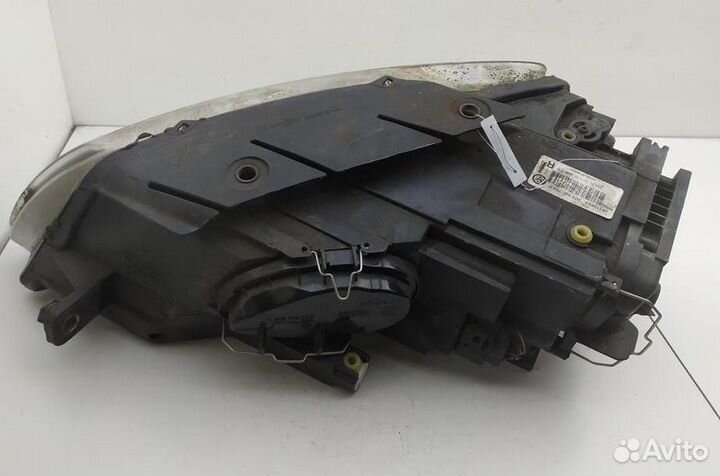 Фара правая Volkswagen Passat