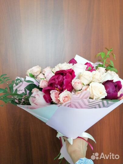 Доставка букетов из пионов и др