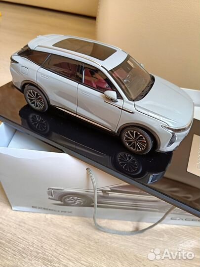 Модель автомобиля Exeed RX 1:18