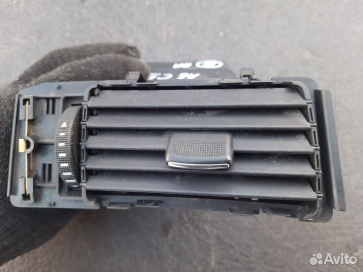 Дефлектор воздушный правый Audi A6 C5