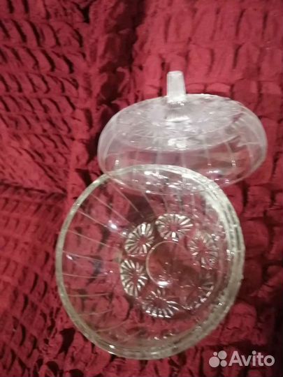 Хрустальная конфетница с крышкой