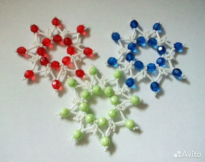 Снежинки из бисера
