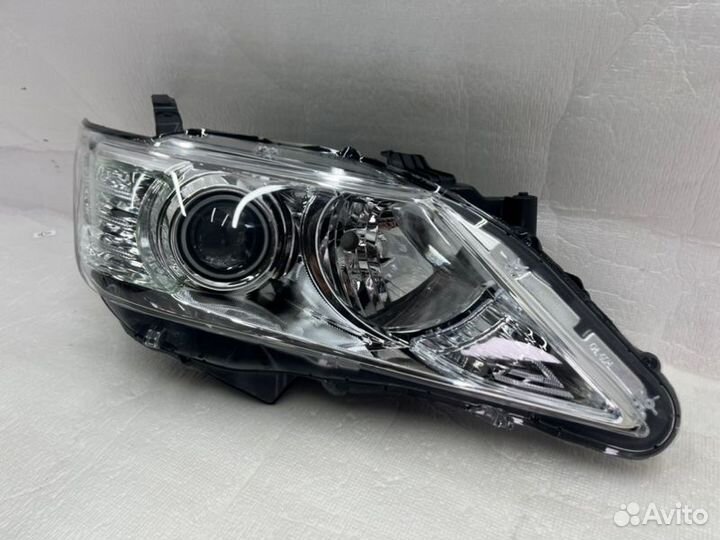 Фара ксенон передняя правая Toyota Camry V50